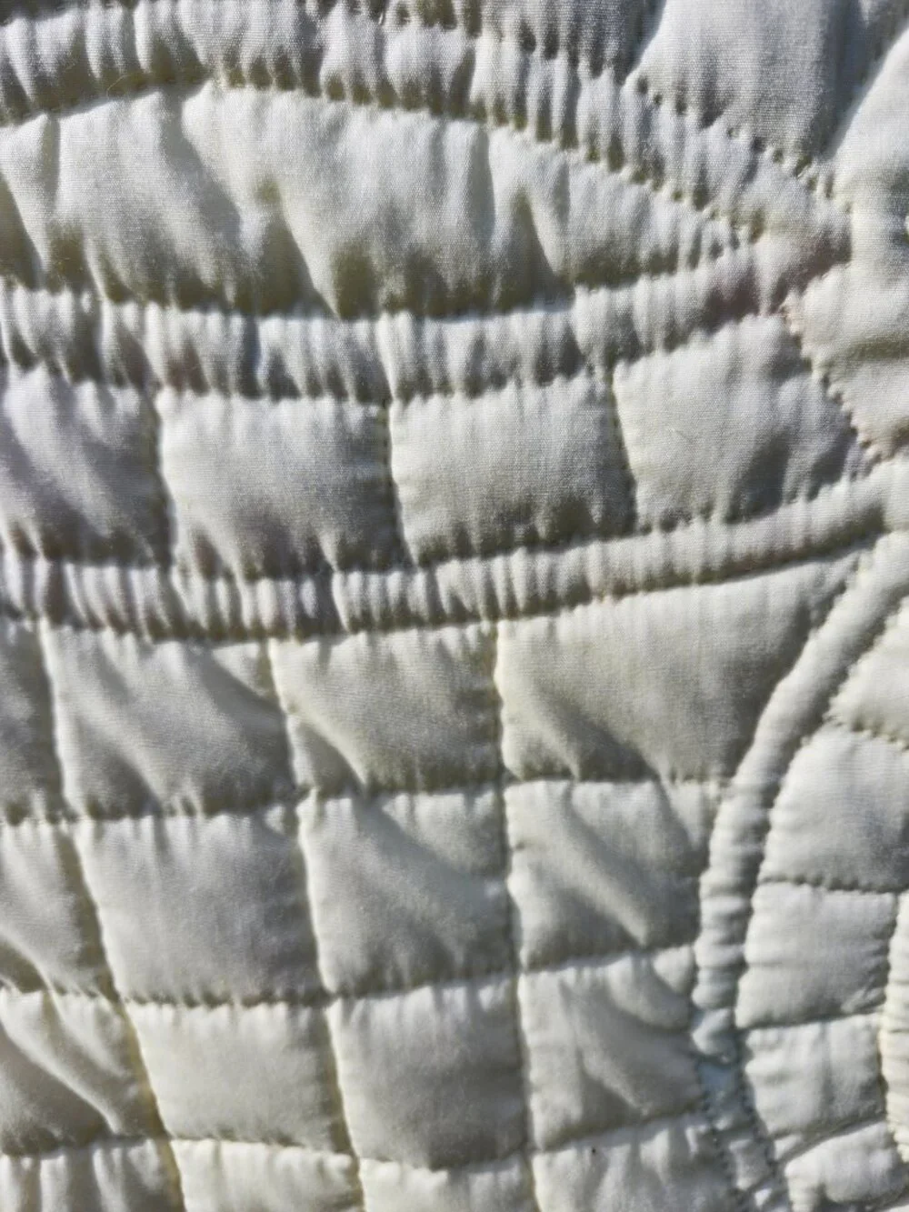 Vintage handmade scalloped double wedding ring quilt  79
